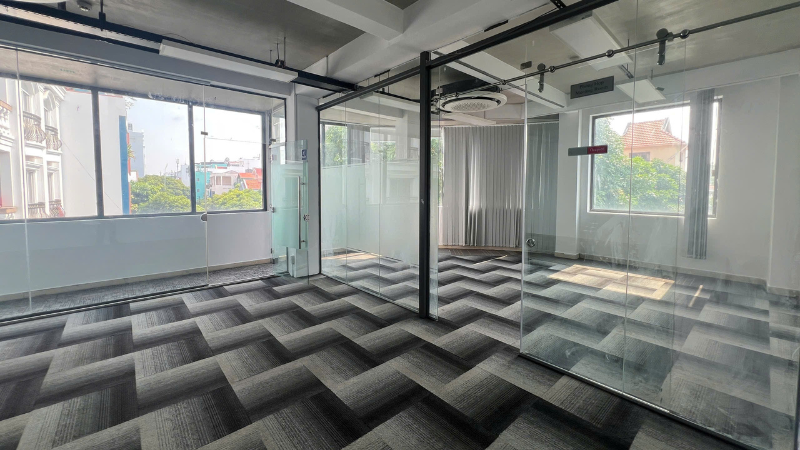 Hạ tầng hoàn thiện, vận hành ổn định với nội thất cơ bản, an ninh và vệ sinh đầy đủ.