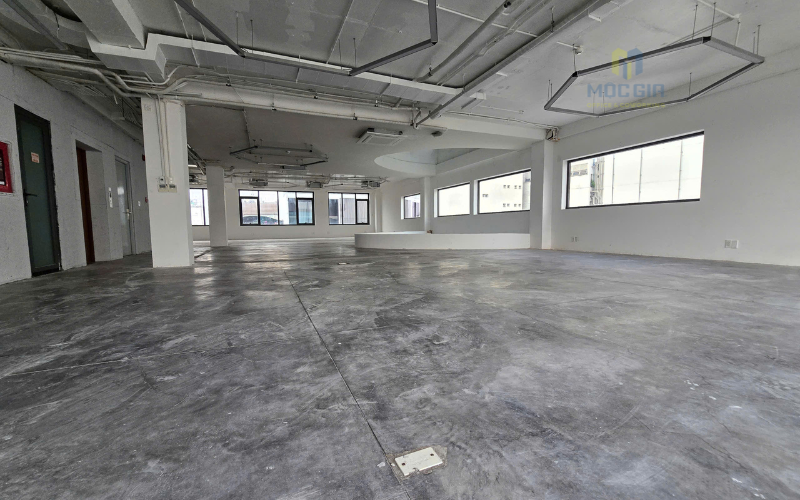 Mộc Gia Hoàng Việt có sàn rộng, view hai mặt tiền sáng thoáng