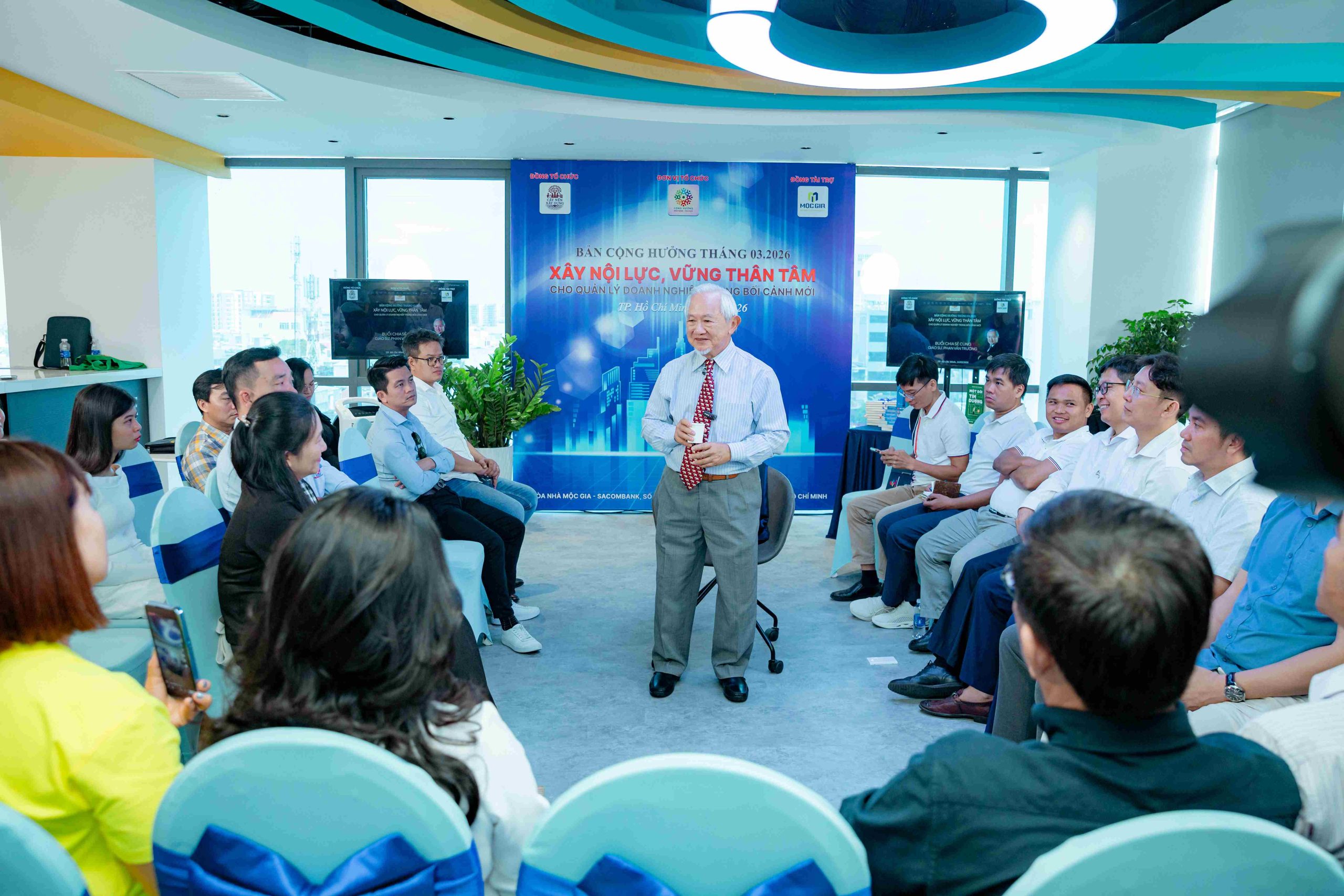 Theo giáo sư Phan Văn Trường tư duy hệ thống chính là giải quyết mọi bài toán từ gốc rễ