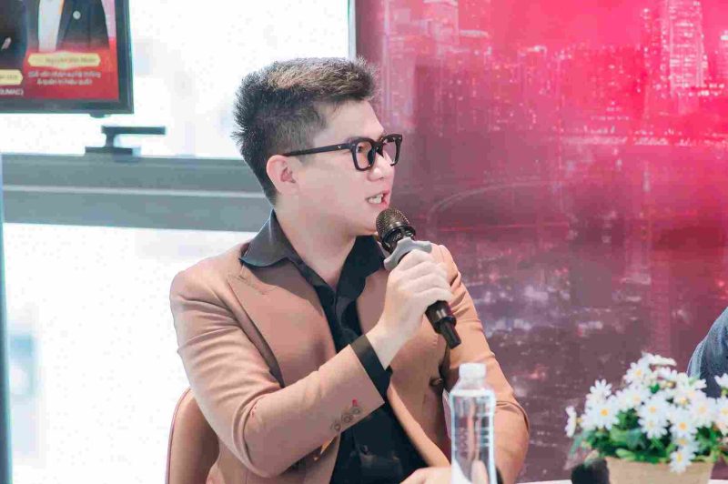 Host Jos Tuấn Dũng - Giám đốc truyền thông Mộc Gia, đạo diễn, nhà sản xuất chương trình